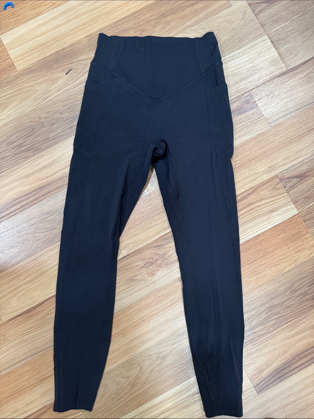 HALARA Black High-Waist 7/8 Compression Leggings with Side Pockets & Butt Cinch